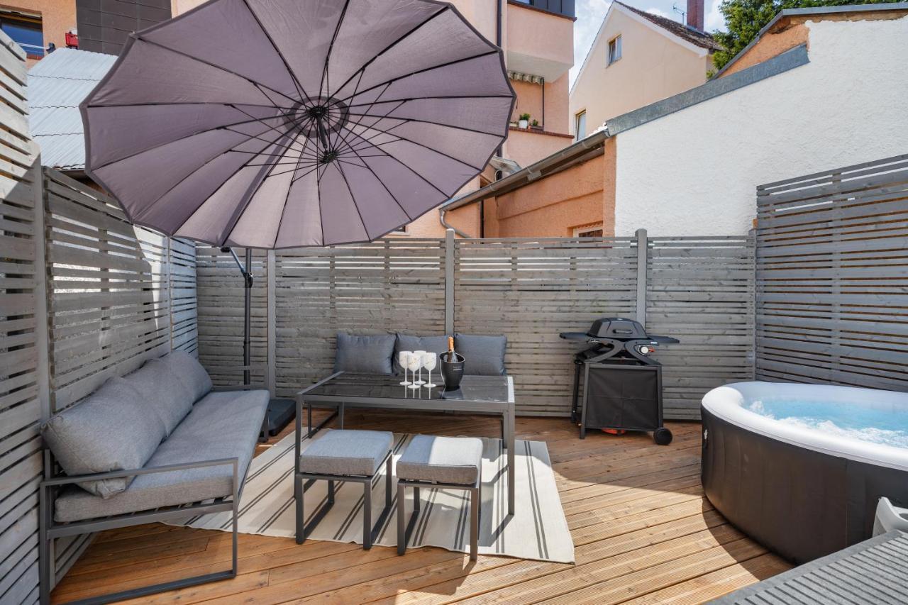 Terrace Apartment With 5 Rooms, Whirlpool And Bbq Augsburg Exteriör bild